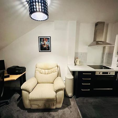 1 Luxe Exec Bedroom Apt דרבי מראה חיצוני תמונה
