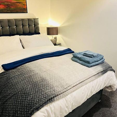 1 Luxe Exec Bedroom Apt דרבי מראה חיצוני תמונה
