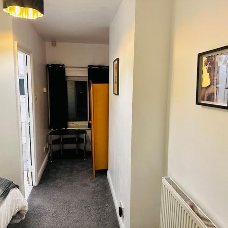 1 Luxe Exec Bedroom Apt דרבי מראה חיצוני תמונה