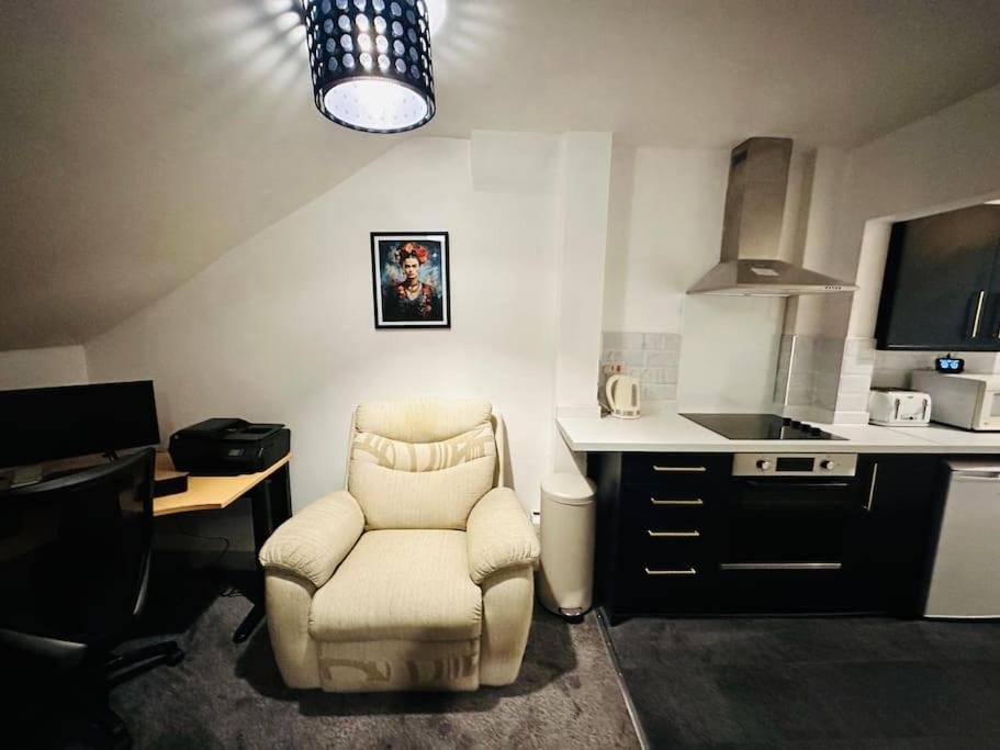 1 Luxe Exec Bedroom Apt דרבי מראה חיצוני תמונה