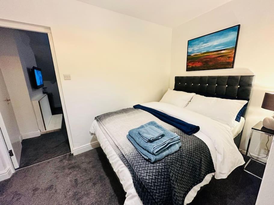 1 Luxe Exec Bedroom Apt דרבי מראה חיצוני תמונה