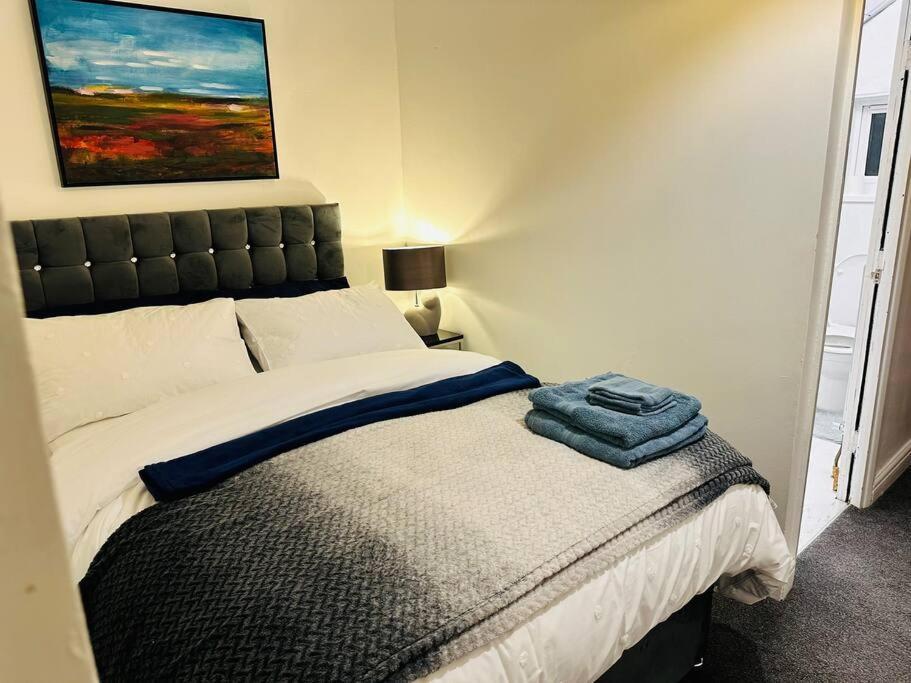 1 Luxe Exec Bedroom Apt דרבי מראה חיצוני תמונה