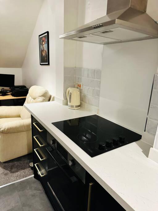 1 Luxe Exec Bedroom Apt דרבי מראה חיצוני תמונה