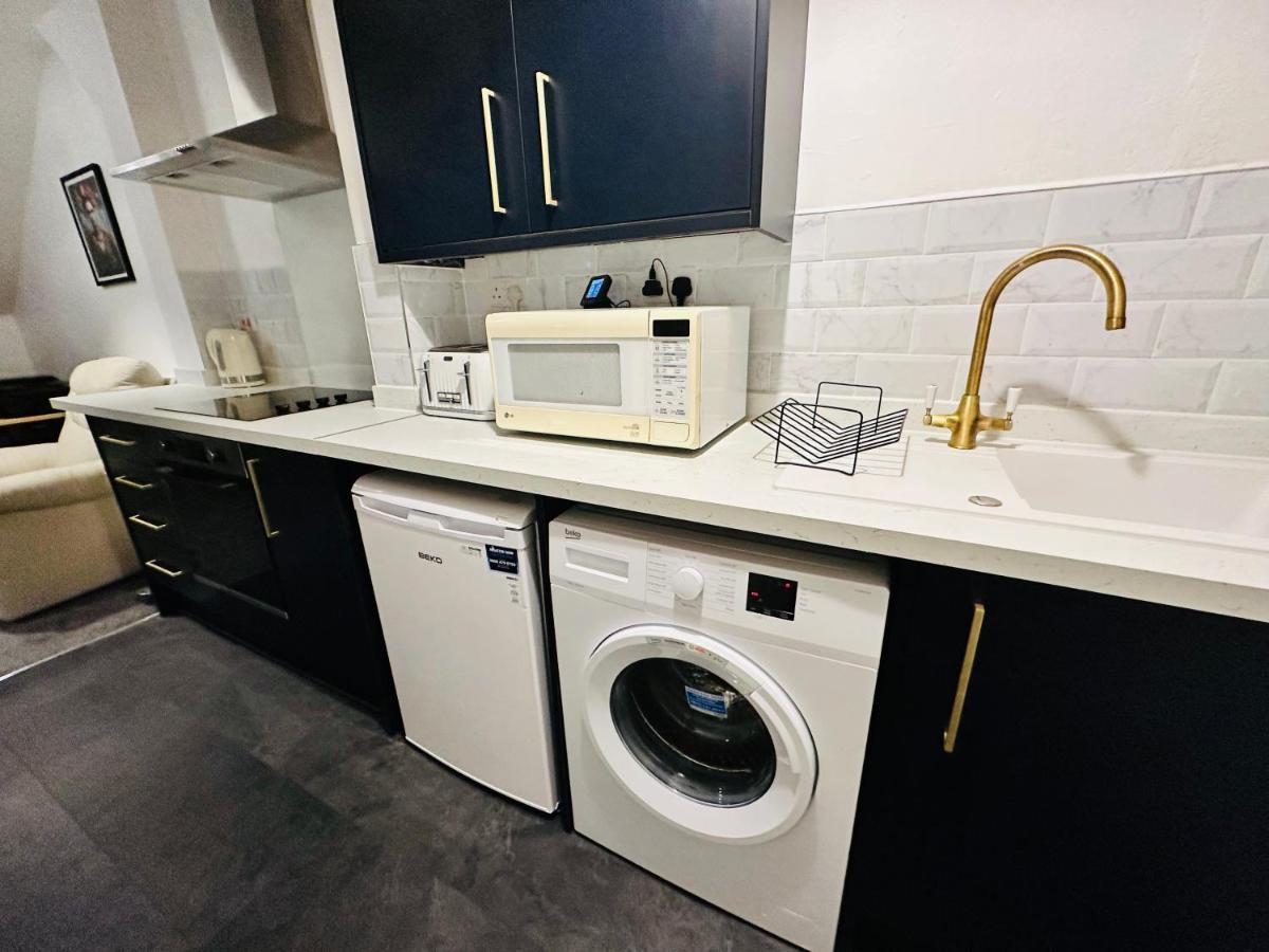 1 Luxe Exec Bedroom Apt דרבי מראה חיצוני תמונה