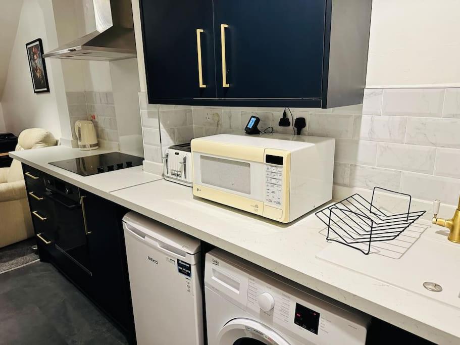 1 Luxe Exec Bedroom Apt דרבי מראה חיצוני תמונה