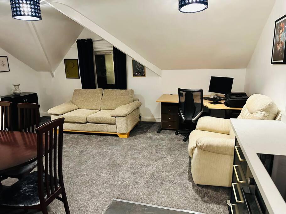 1 Luxe Exec Bedroom Apt דרבי מראה חיצוני תמונה