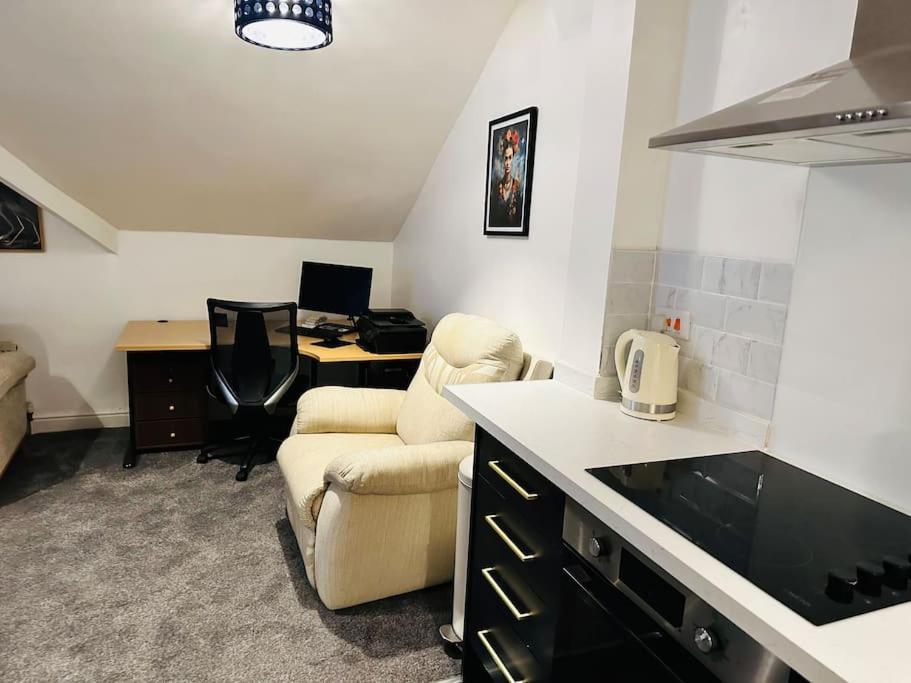 1 Luxe Exec Bedroom Apt דרבי מראה חיצוני תמונה