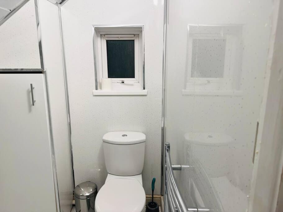 1 Luxe Exec Bedroom Apt דרבי מראה חיצוני תמונה
