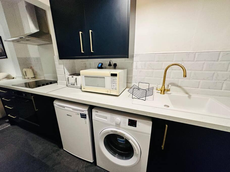 1 Luxe Exec Bedroom Apt דרבי מראה חיצוני תמונה