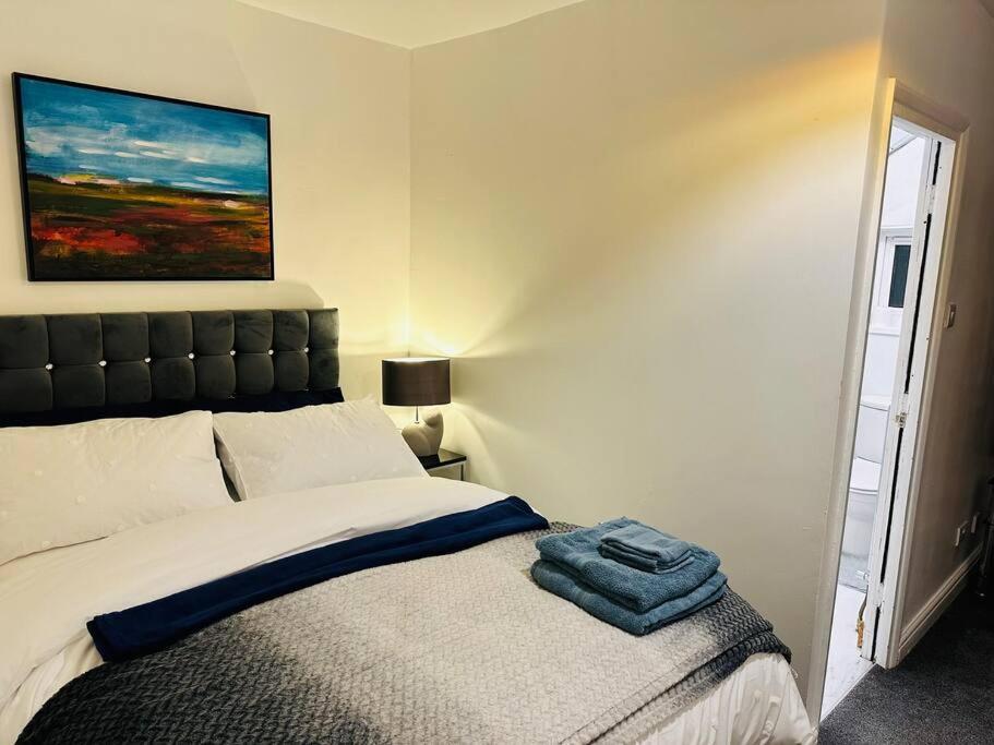 1 Luxe Exec Bedroom Apt דרבי מראה חיצוני תמונה