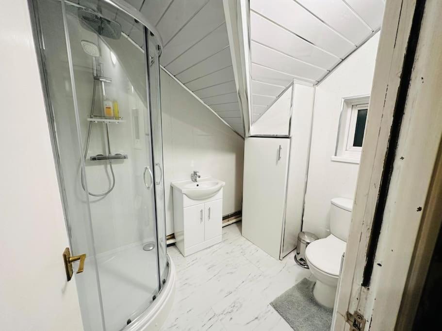 1 Luxe Exec Bedroom Apt דרבי מראה חיצוני תמונה