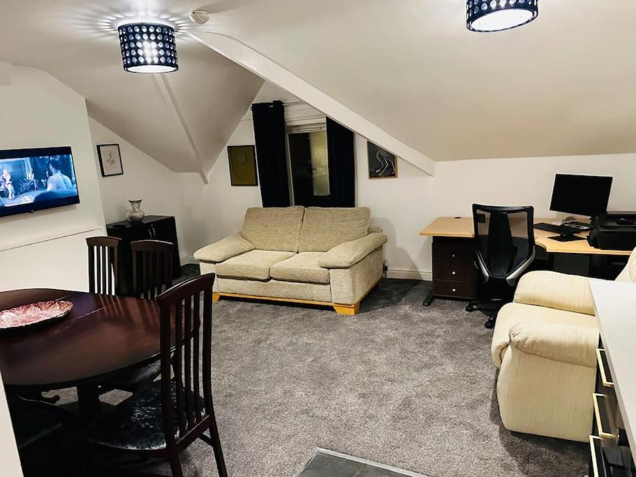 1 Luxe Exec Bedroom Apt דרבי מראה חיצוני תמונה