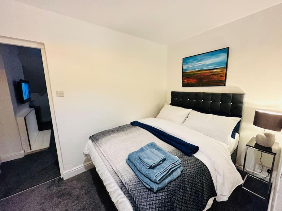 1 Luxe Exec Bedroom Apt דרבי מראה חיצוני תמונה
