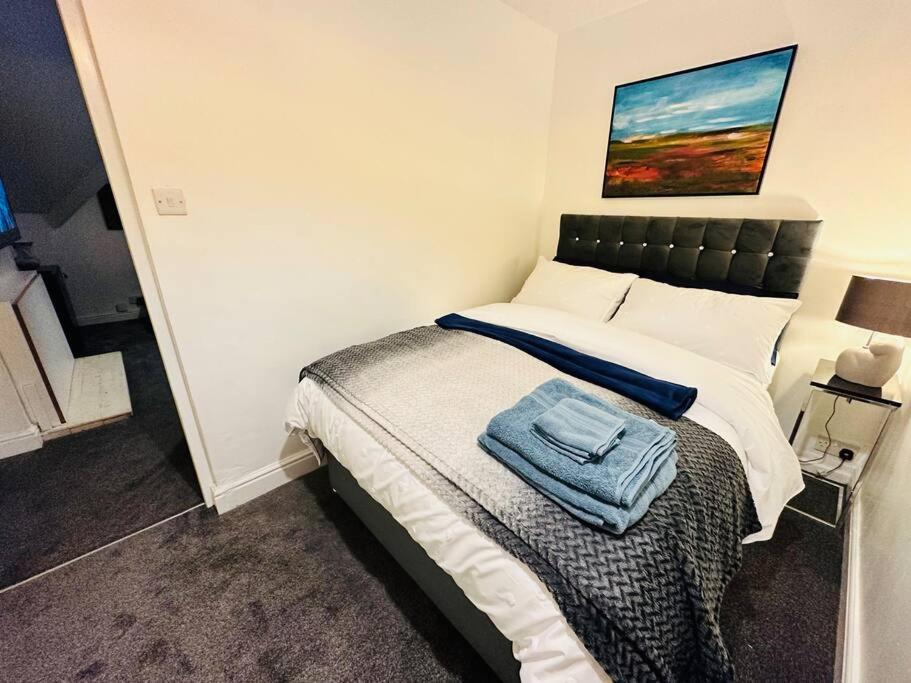 1 Luxe Exec Bedroom Apt דרבי מראה חיצוני תמונה