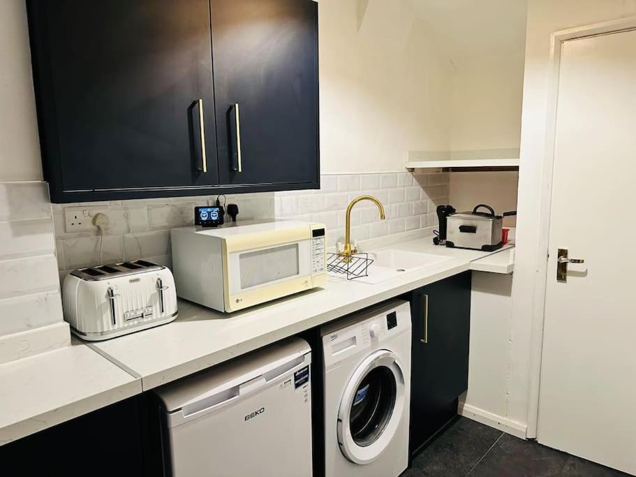 1 Luxe Exec Bedroom Apt דרבי מראה חיצוני תמונה